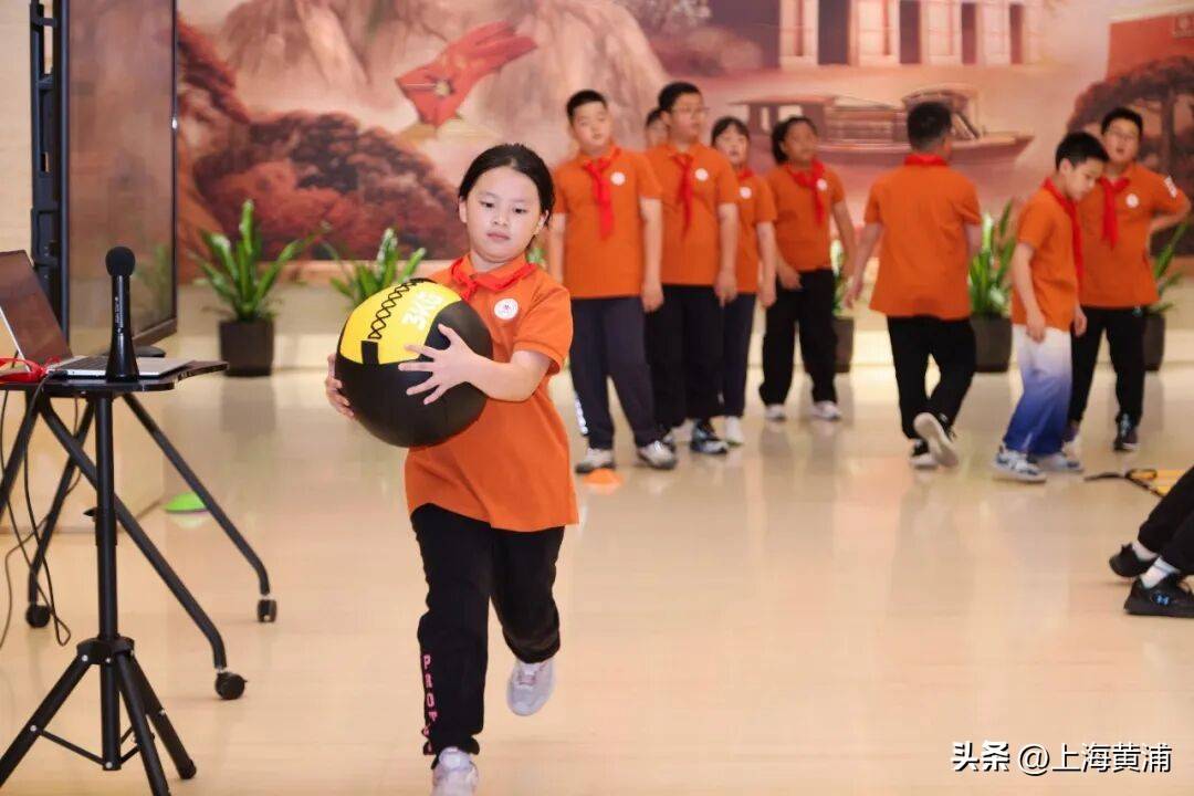 石庫門前同上思政課，上師大附屬黃浦梅溪小學“樹德課堂·黃浦區紅色週一大思政課”