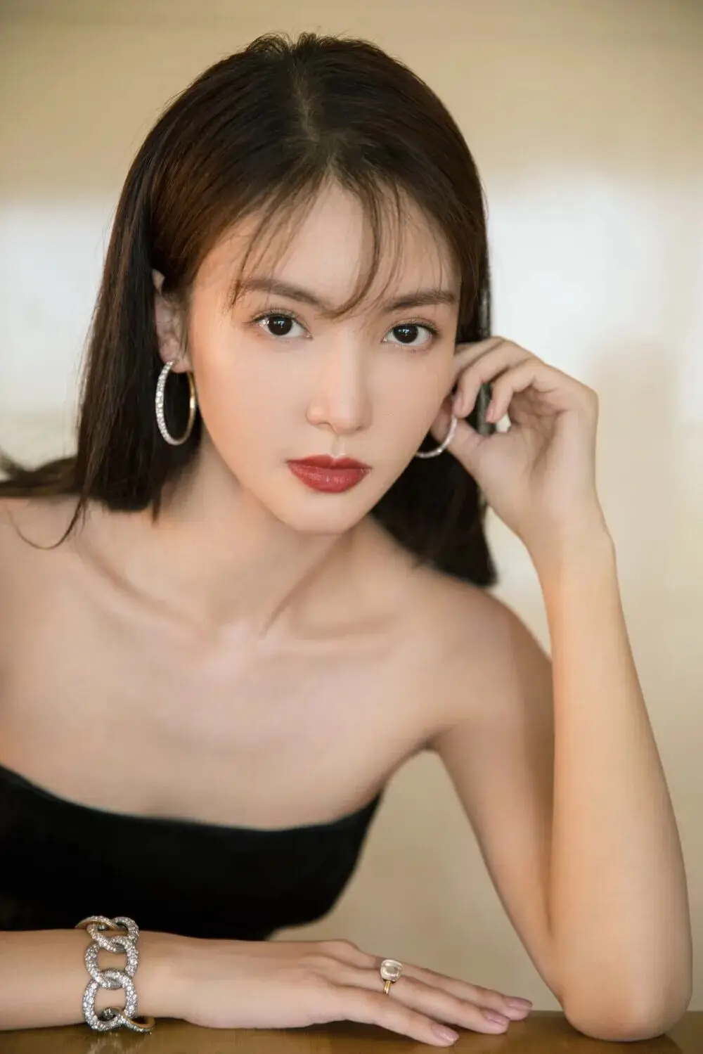 原創金晨雪膚玉貌性感撩人！四大影視代表作驚豔扮相美爆了