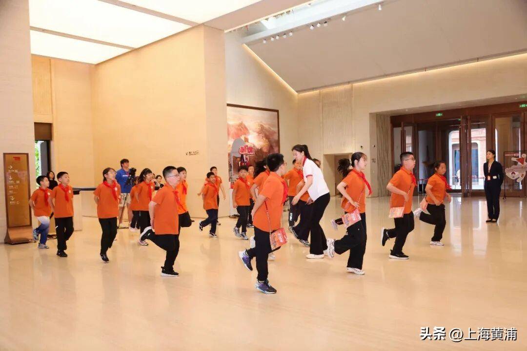 石庫門前同上思政課，上師大附屬黃浦梅溪小學“樹德課堂·黃浦區紅色週一大思政課”