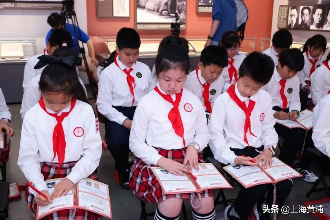 石庫門前同上思政課，上師大附屬黃浦梅溪小學“樹德課堂·黃浦區紅色週一大思政課”