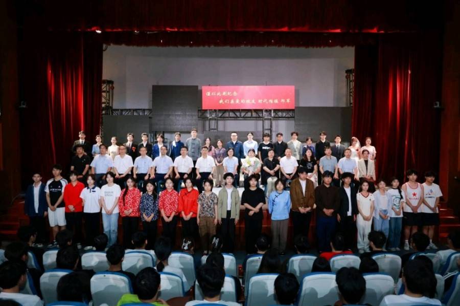 安徽建築大學大學原創話劇《沙棘花正開》公演