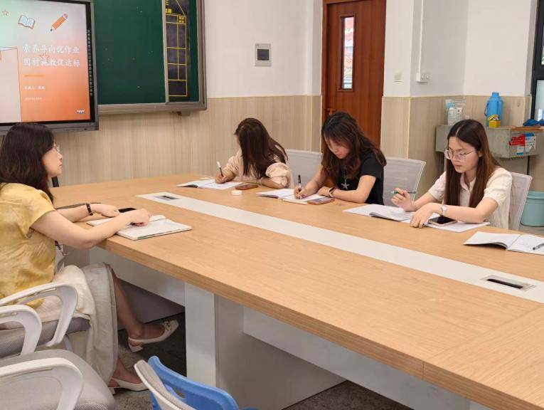 合肥市躍進小學英語教研組開展主題教研活動