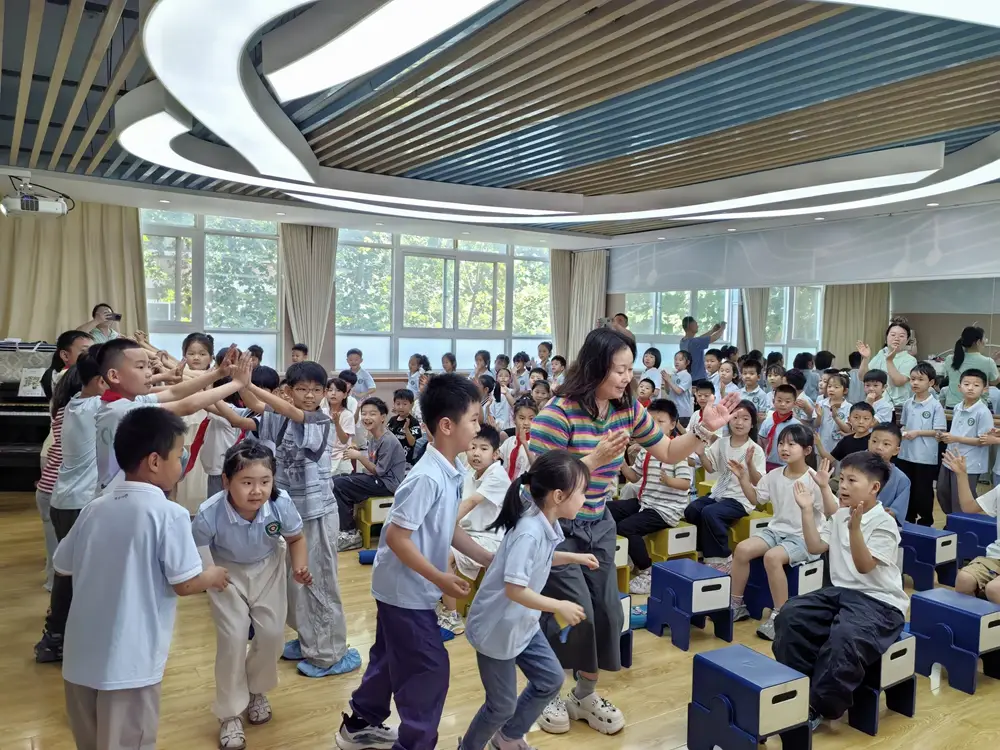 幼小同行 快樂啟新程 ——河南省省直機關藝術幼兒園走進工人第一新村小學