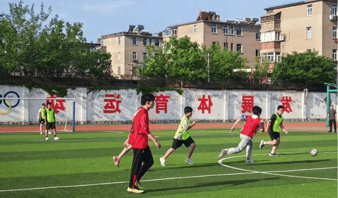 原創濟南市萊蕪第一中學初中部（魯礦中學）：追風趕月不負少年 綠茵逐球自在發光