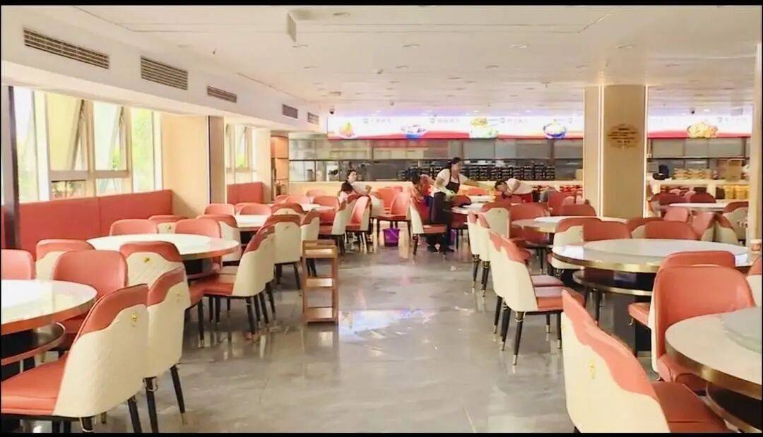 店鋪裝修500把新椅子被附近居民一小時搬空？四川遂寧警方回應