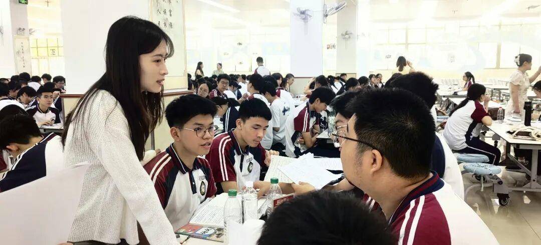 六月海風伴出征，威海市望海園中學初四學子沉著赴考