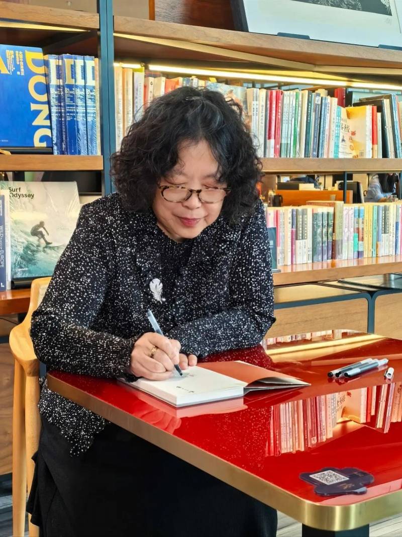 描寫當代女性的精神突圍：蘇小衛非虛構散文集《私事》出版