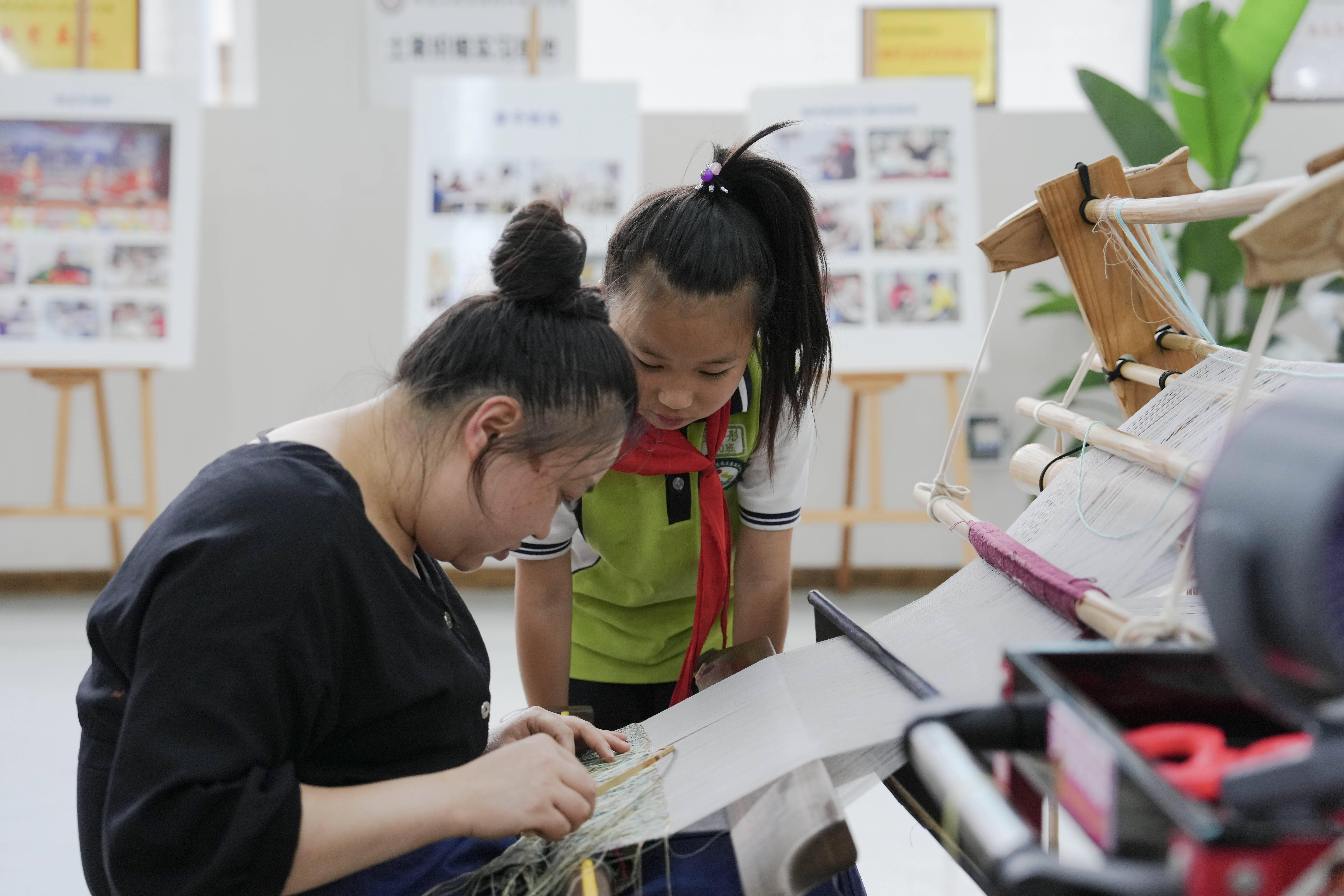 土家織錦“媽媽工坊” 助力女性靈活就業