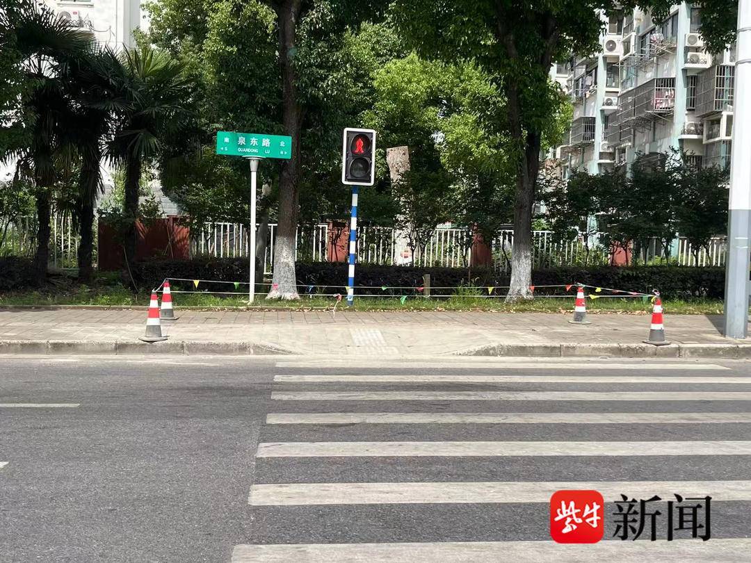 路牙子的微改造，讓老人孩子過街不再與汽車搶道
