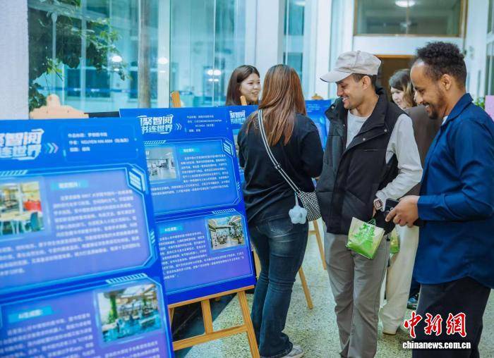 當水族館夢“撞”上全息書架 在湘留學生“智繪”未來圖書館