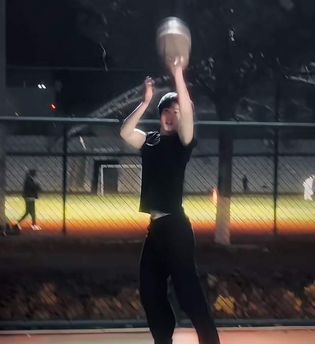 原創張百喬婚變後為親弟弟相親！八塊腹肌顏值差距大，現場被女性爆燈