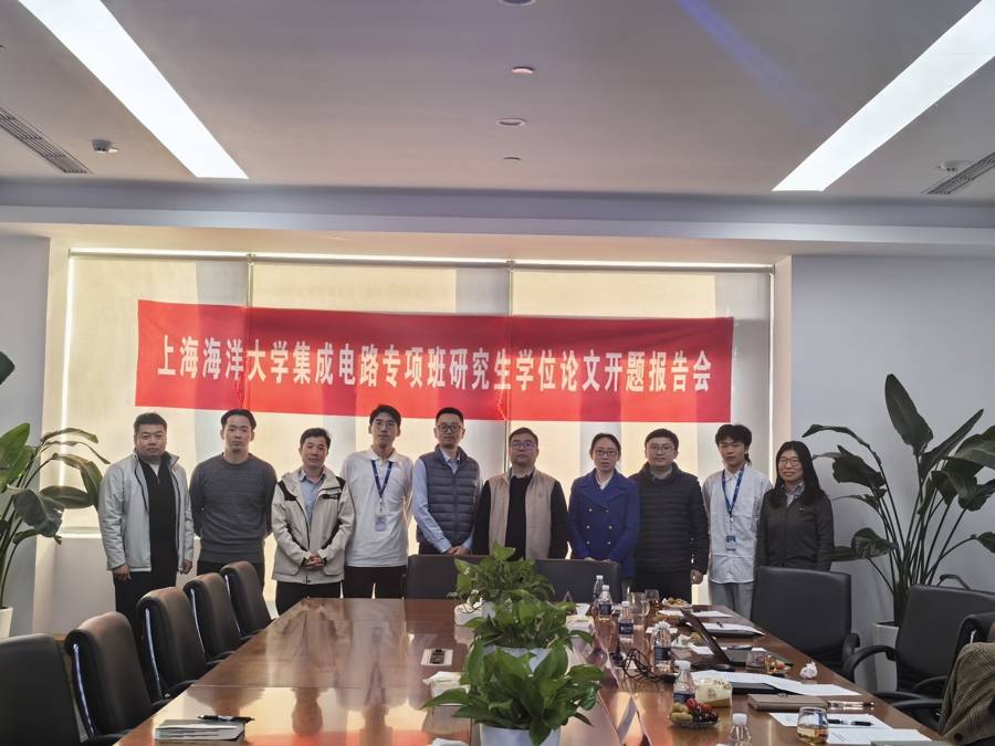 課堂在無塵車間，課題是工藝難題！這兩名研究生靠實踐成果透過學位答辯！
