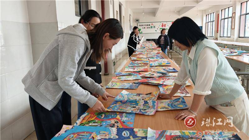 宣威市得祿鄉中心小學舉行現場書法比賽暨書畫展