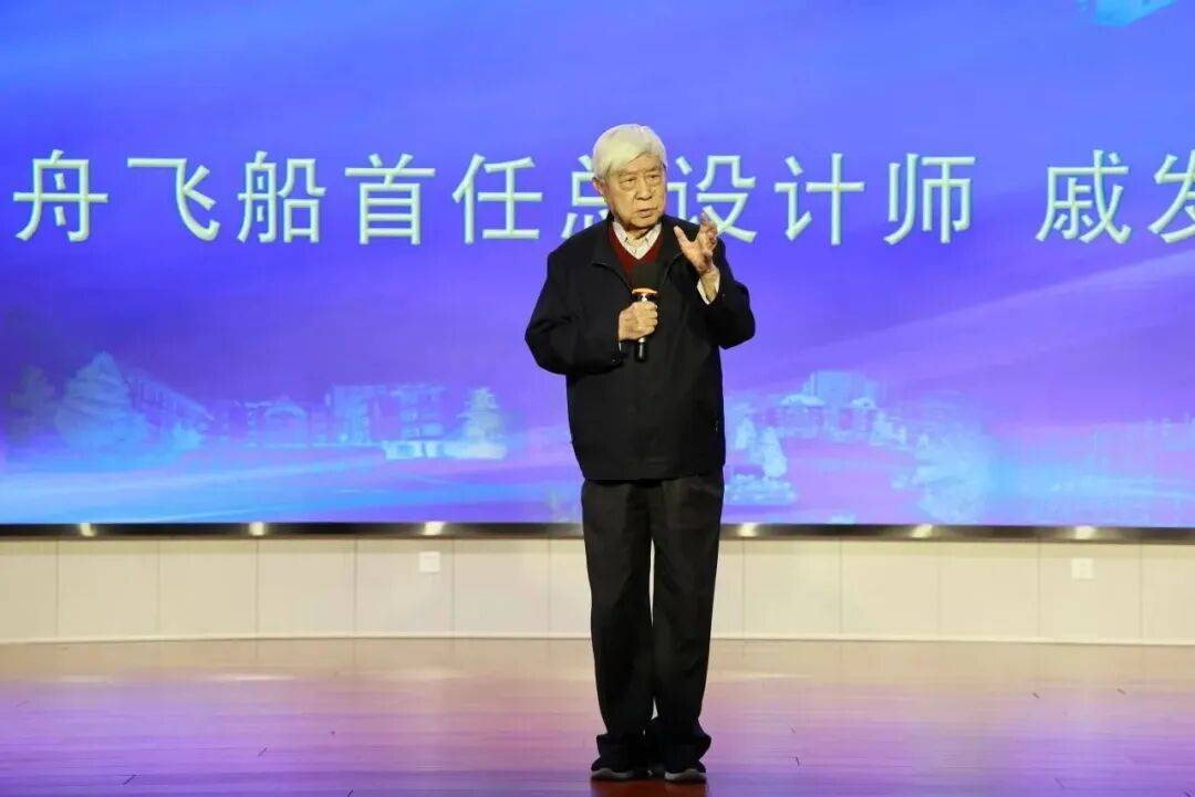 剛出道就火了！海淀這所中學打造“雙王牌班”，揭露“造星”奧秘！
