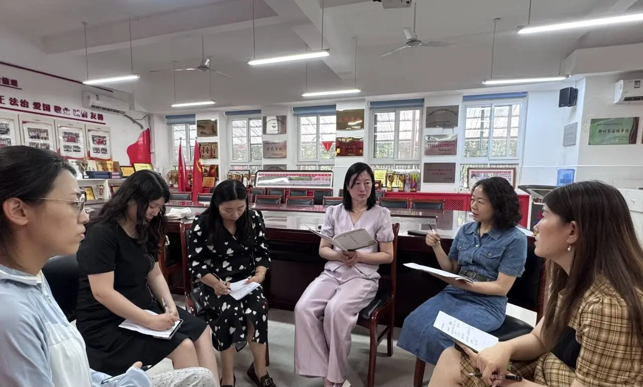 鄭州高新區外國語小學督導各校區工作