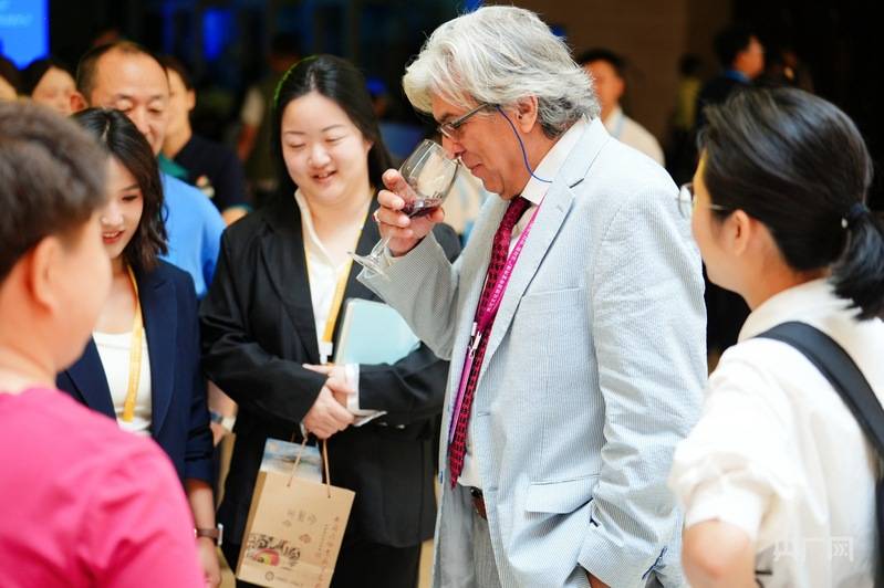 黃河文化旅遊帶宣傳推廣活動暨“你好！中國”——2026 黃河主題旅遊海外推廣活動在烏海市舉行