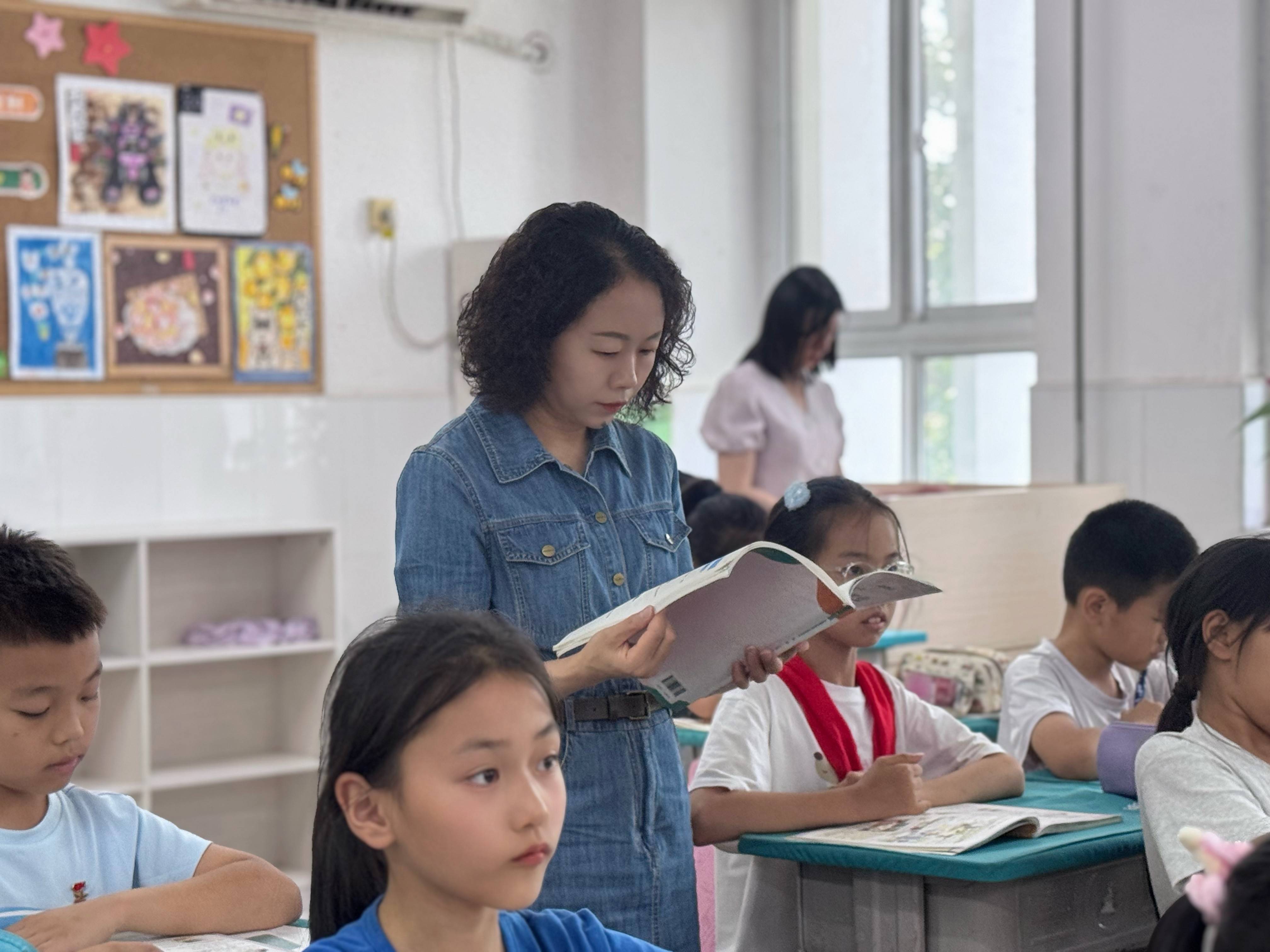 鄭州高新區外國語小學督導各校區工作